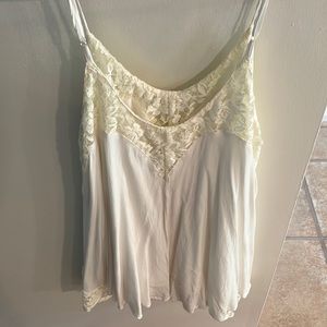 Beautiful Shite dress from Tobi that is perfect for dressing up!